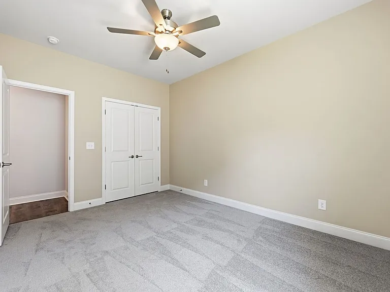 903 Eakins Ln — Photo 17