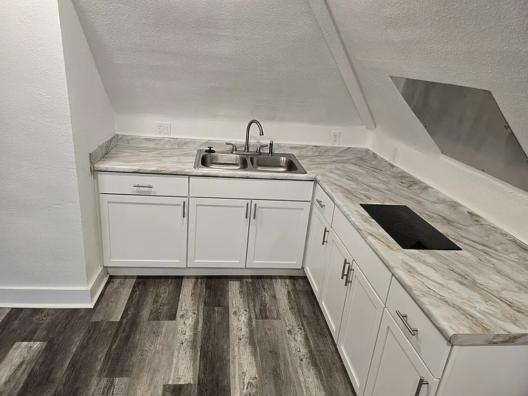 1564 E 82nd St #3 — Photo 11