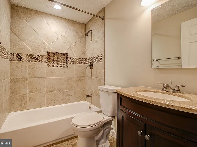 6324 Lightburn Ct — Photo 27