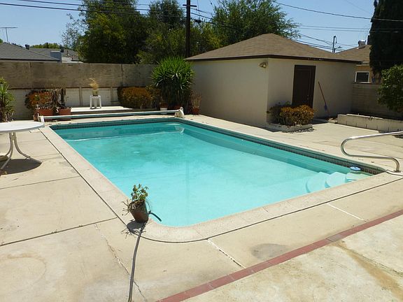 3rd image of 6530 Balboa Blvd