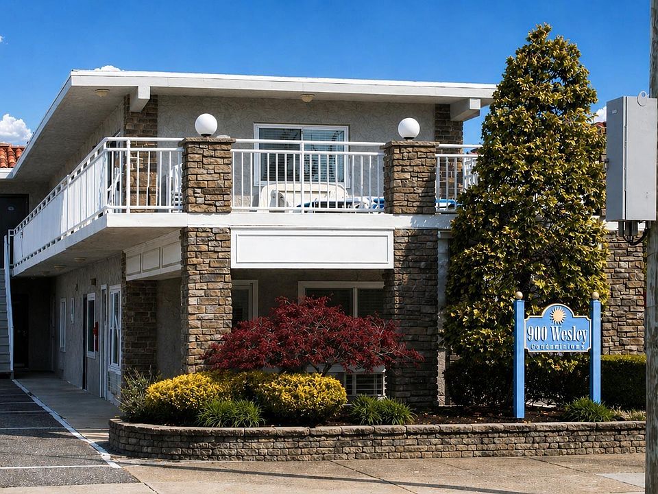 1st image of 900 Wesley Ave #111