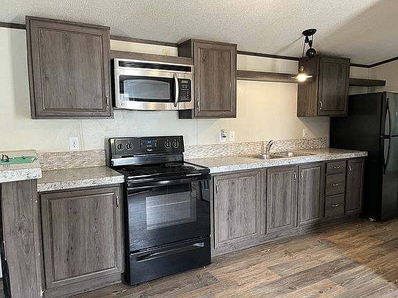 5th image of 704 E Schubert St Trailer 13