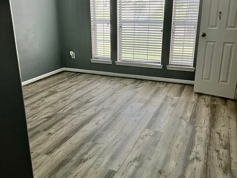 2502 N Yorkchase Ln — Photo 10