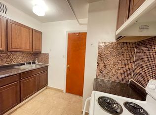 21-15 42nd St #R, Astoria, NY 11105