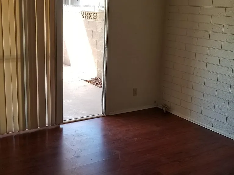 7112 W Minnezona Ave — Photo 9