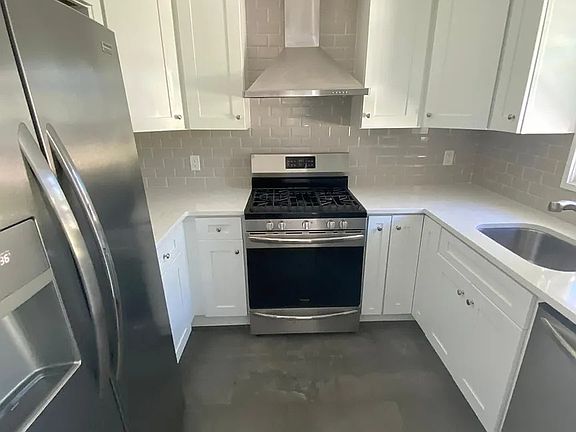 3rd image of 634 Jewett Ave Floor 2