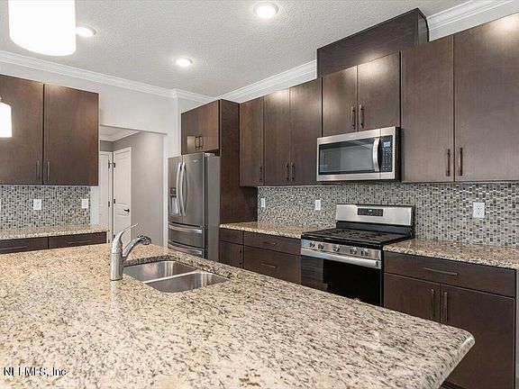 2nd image of 13821 HOLSINGER Boulevard