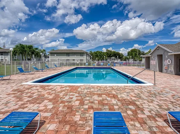 452 NE 210th Circle Terrace #103-7A, Miami, FL 33179