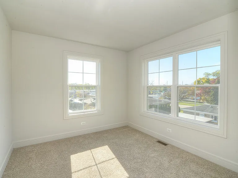 214 N Walnut St — Photo 50