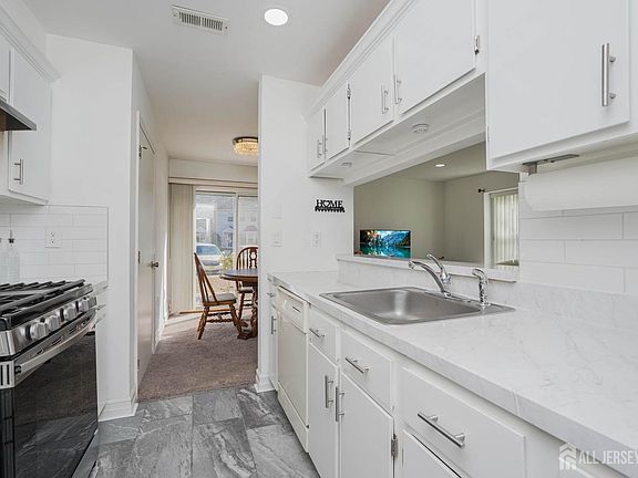 5th image of 276 Palombi Ct