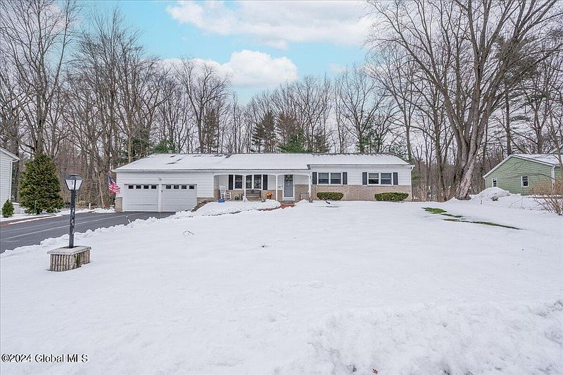 3rd image of 15 Rolling Brook Drive