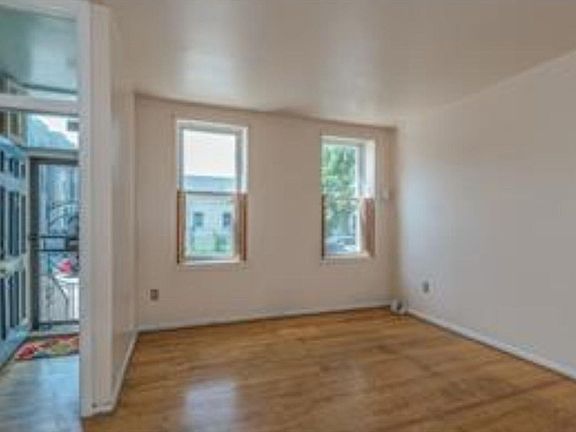 2nd image of 915 N 6th St