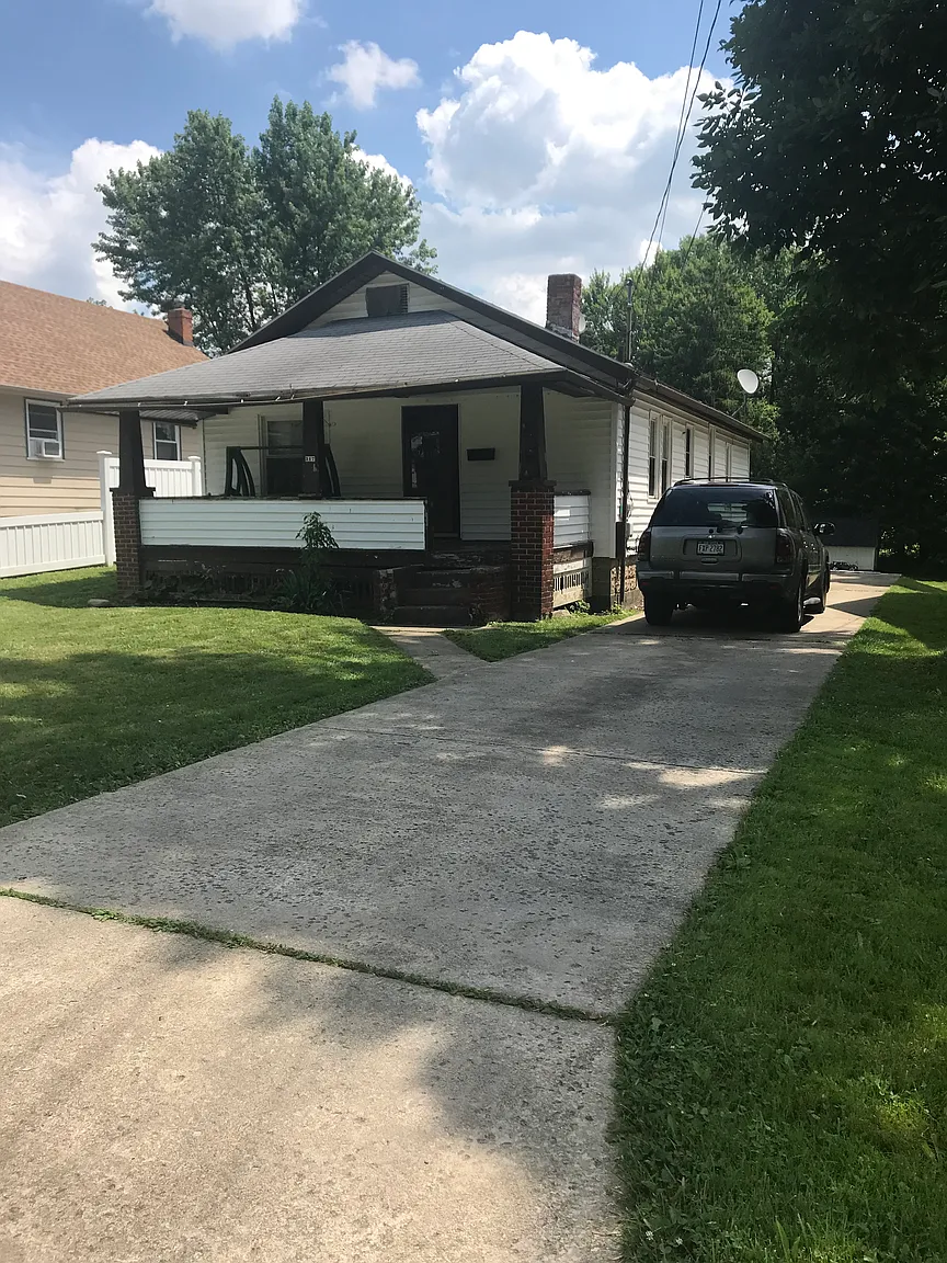 317 Forest Hill Dr photo 1