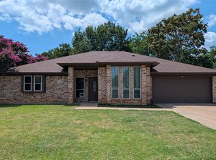 1111 Oak Timber Dr, Euless, TX 76039