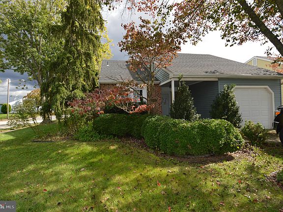 2nd image of 77 Falmouth Dr