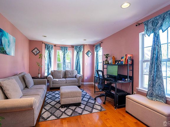 3rd image of 65 Heatherwood Dr