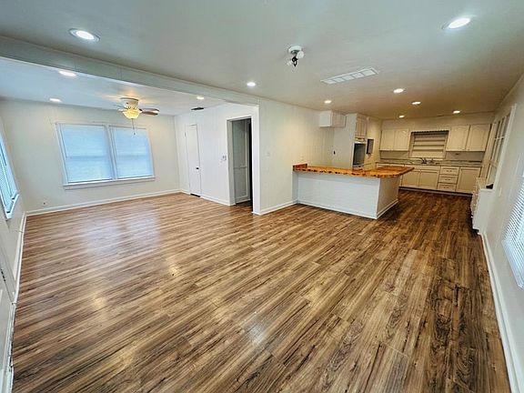 4th image of 431 N Post Oak St