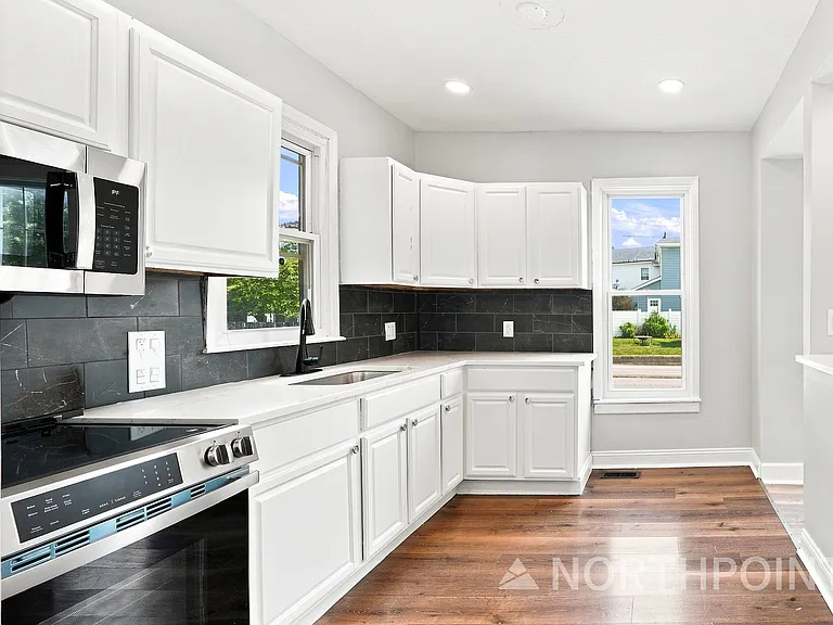 578 Stewart Ave — Photo 6