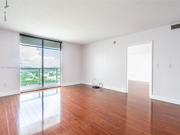2nd image of 1800 N Bayshore Dr APT 2706