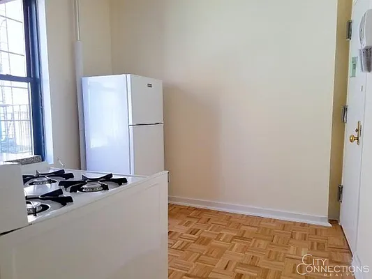 Rented by City Connections Realty | media 18