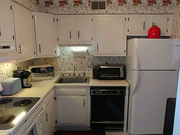 2nd image of 595 Calais Dr APT 217