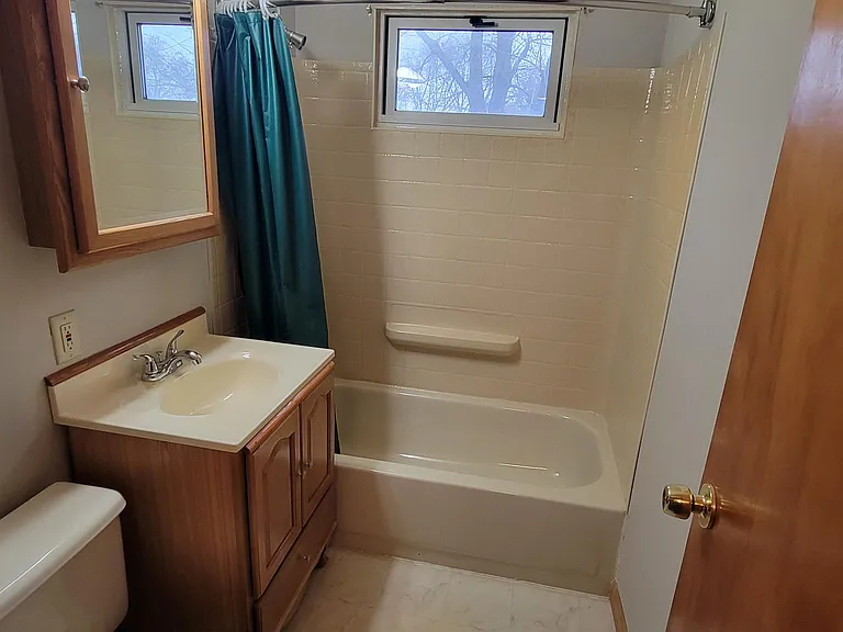 Upstairs full bathroom w/shower over tub