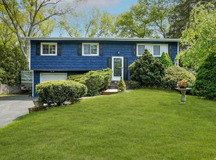 37 Nowick Ln, Smithtown, NY 11787