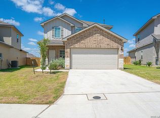 105 Chipping Aly, Floresville, TX 78114