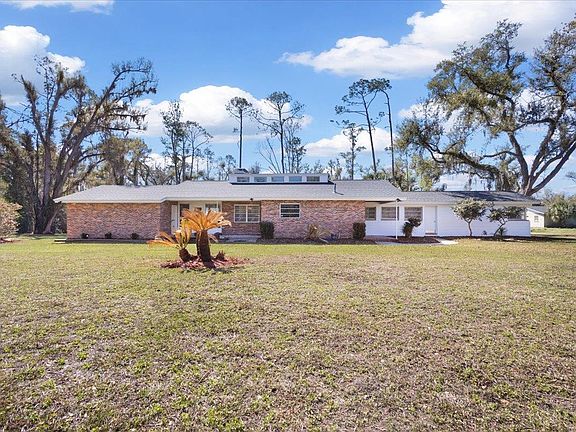 3rd image of 121 Pine Tree Rd