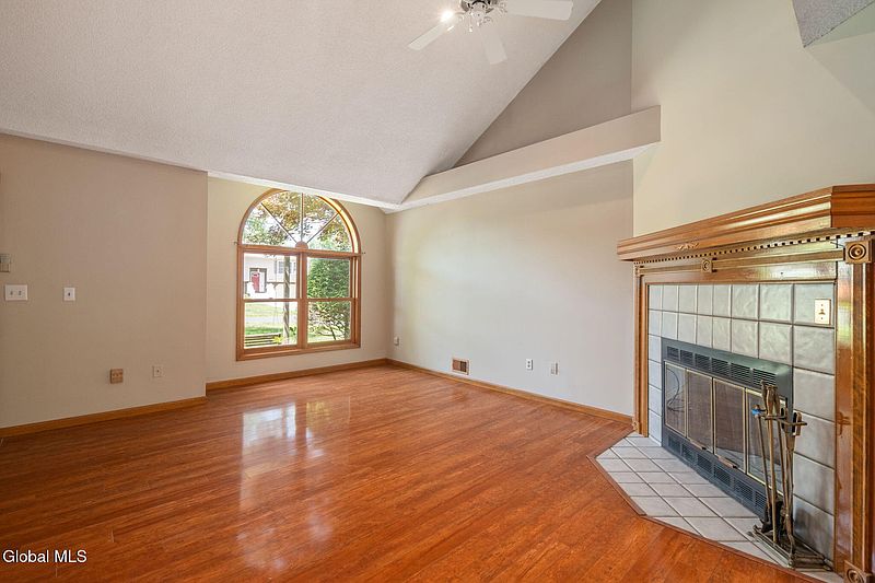 5th image of 1407 Chestnut Street