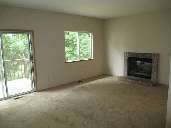 5th image of 13156 Lakeridge Cir NW