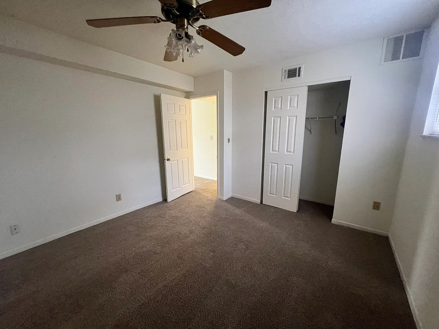 2 bed, 1.5 bath, 1400 sqft, $2,200 — Photo 3