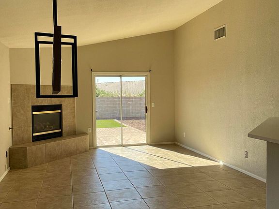 3rd image of 2083 W Double Eagle Dr