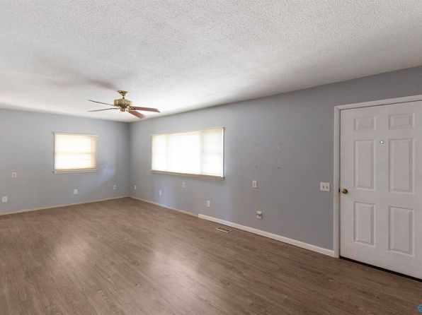 17 Collins Ln, Hartselle, AL 35640