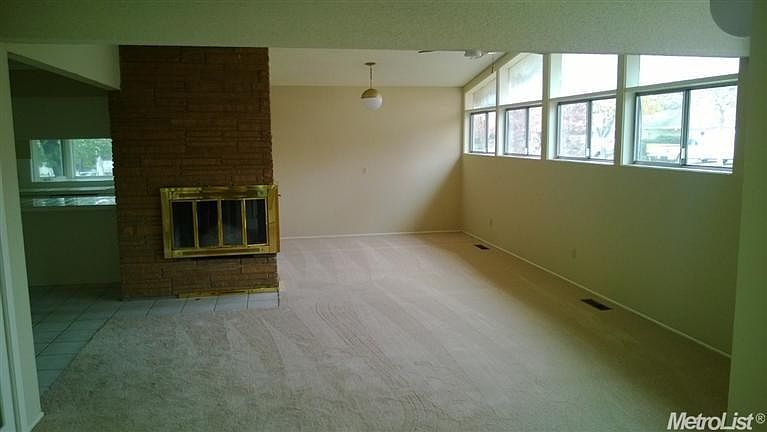 2nd image of 1924 Vista Dr