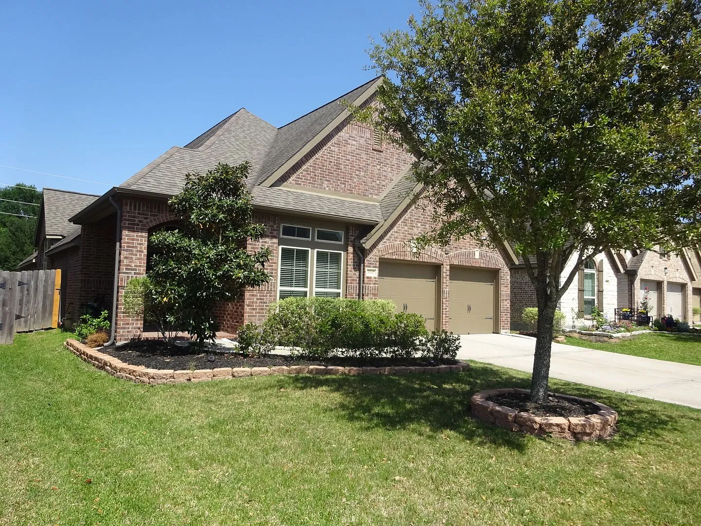 For Home for Lease in Fort Bend - 4 Bed, 3 Bath | 2,809 Sq Ft | The Reserve at Brazos Town Center... — Photo 2