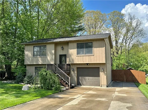 3177 Weber Dr, Barberton, OH 44203
