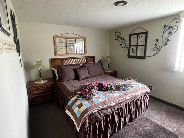 230 3rd Ave, Hingham, MT 59528