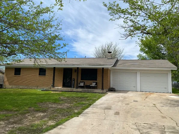 205 Shoshone St, Comanche, TX 76442