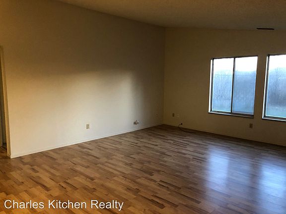 2nd image of 971 Round House Ln APT B