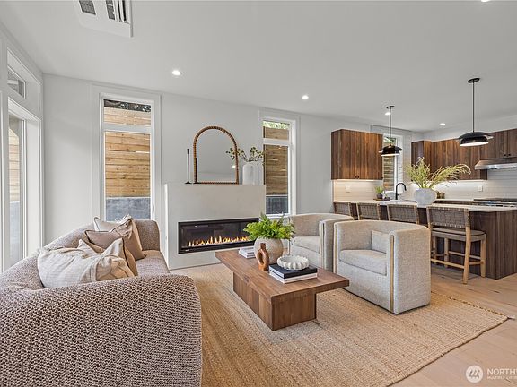 4th image of 3020 NE 95th