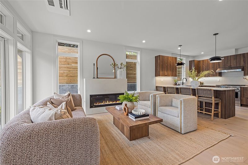 4th image of 3020 NE 95th