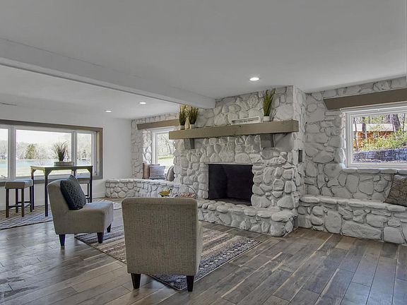 3rd image of 2560 Oaker Dr