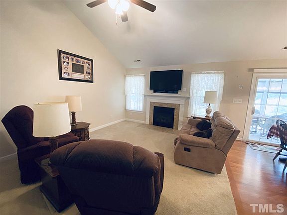 5th image of 272 Snowberry Ln