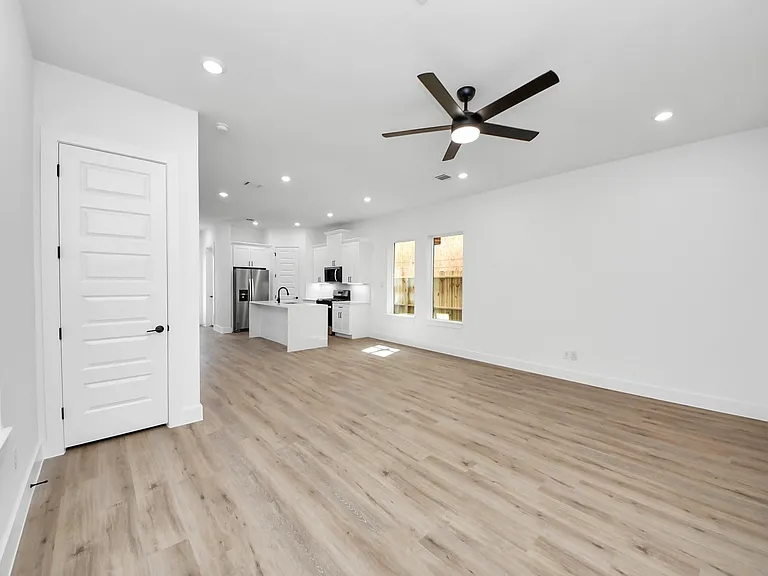 3310 Hardy St — Photo 4