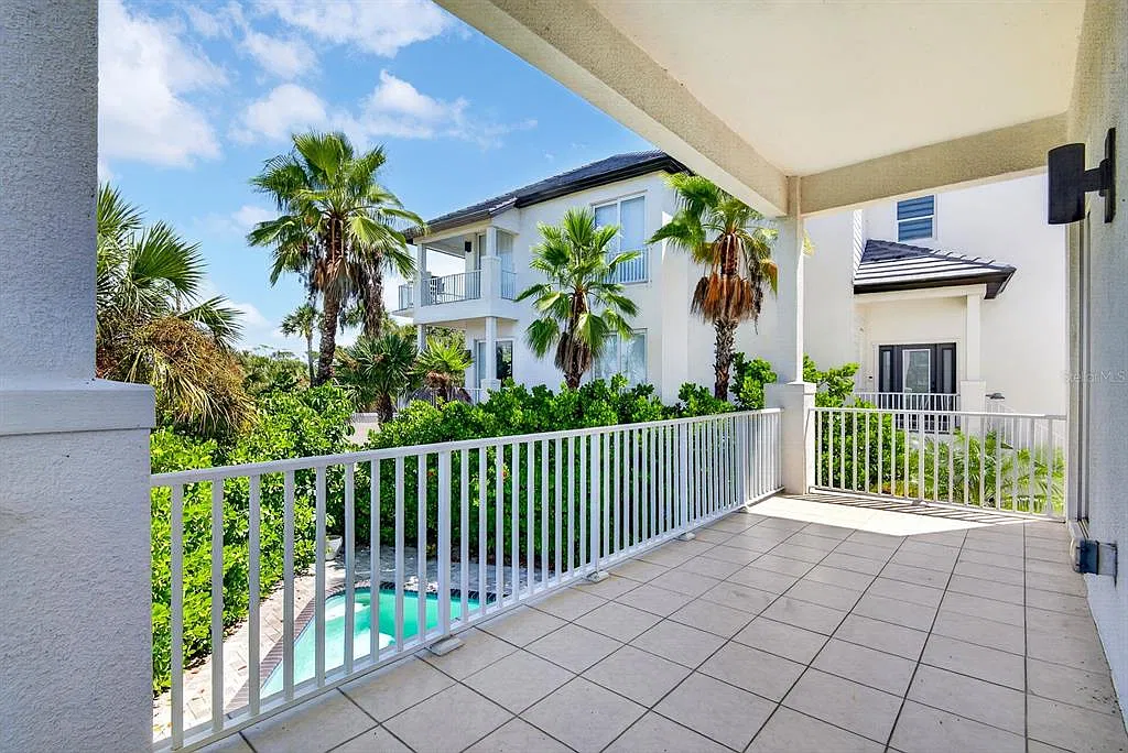 4 bed, 6.0 bath, 3774 sqft, $13,000 — Photo 2