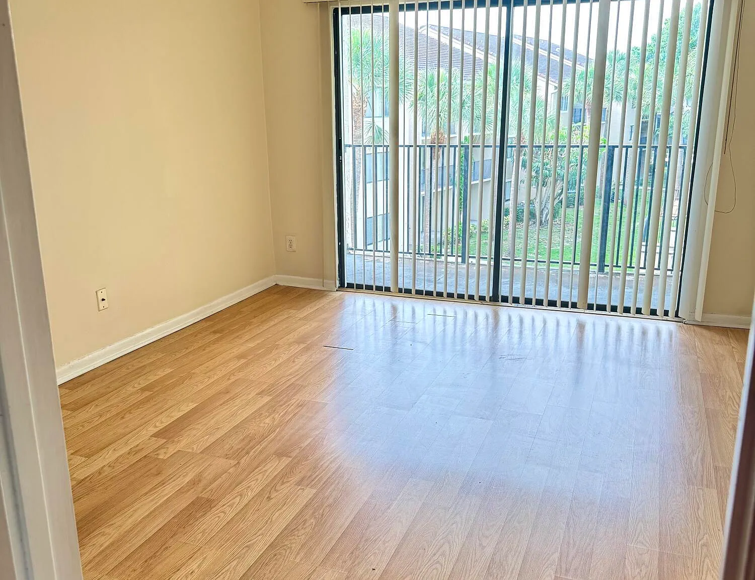 3 bed, 2.0 bath, 1273 sqft, $2,300 — Photo 3