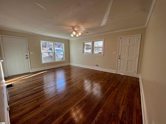 5th image of 448 Crosby Cir