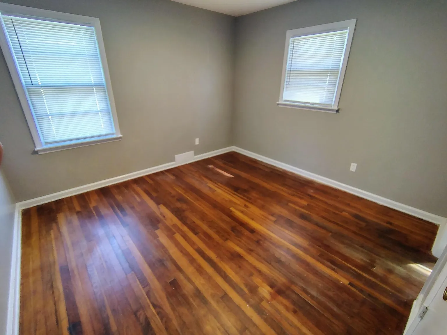 3 bed, 1.5 bath, 1277 sqft, $1,095 — Photo 3