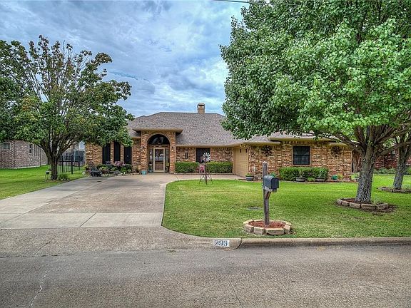 4th image of 203 Linda Ln